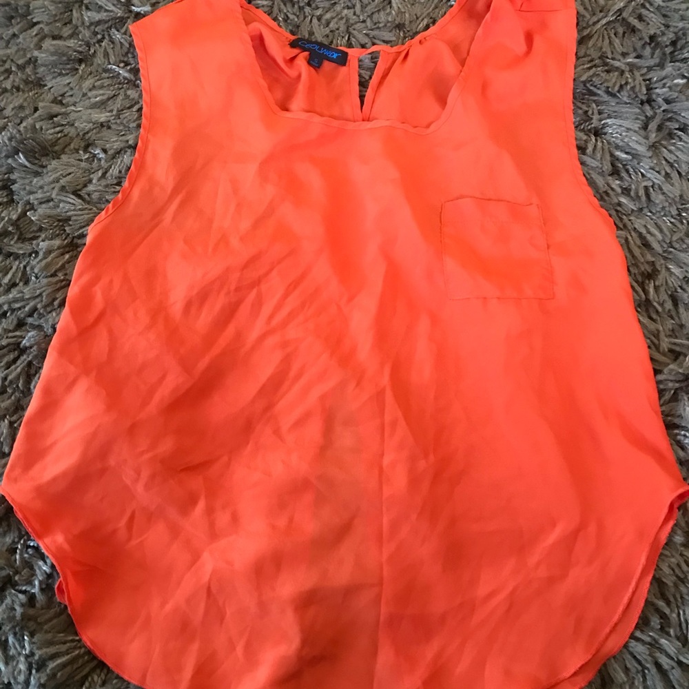Sleeveless shirt